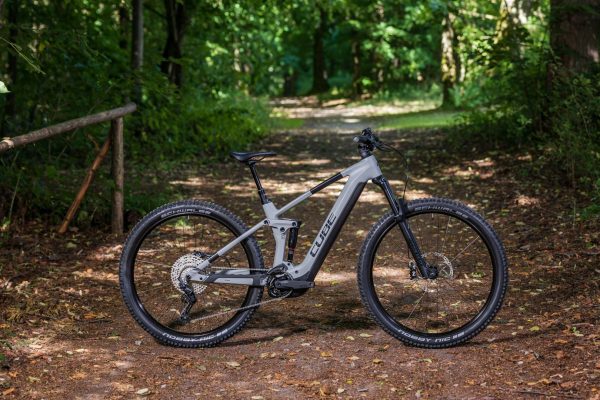 Fiabilidad alemana, motor Bosch y cuadro de carbono por menos de 4.000 euros: la ebike estrella de las All Mountain