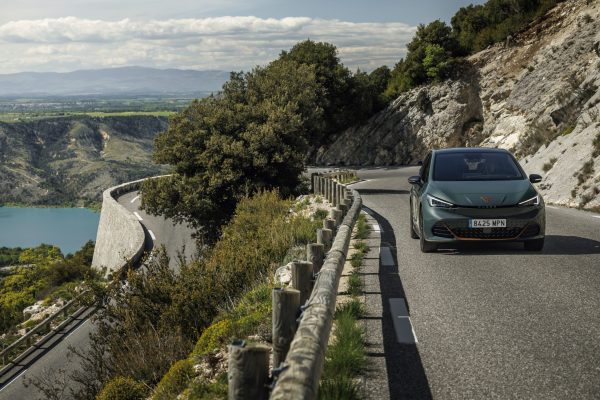 No es sólo más potencia, en el Cupra Born VZ se esconde todo lo que querrías de un deportivo compacto