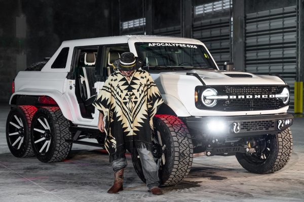 Este Ford Bronco tracción 6x6 es el todoterreno pickup definitivo, es legal para circular, cuenta con un interior lujoso y 400 CV