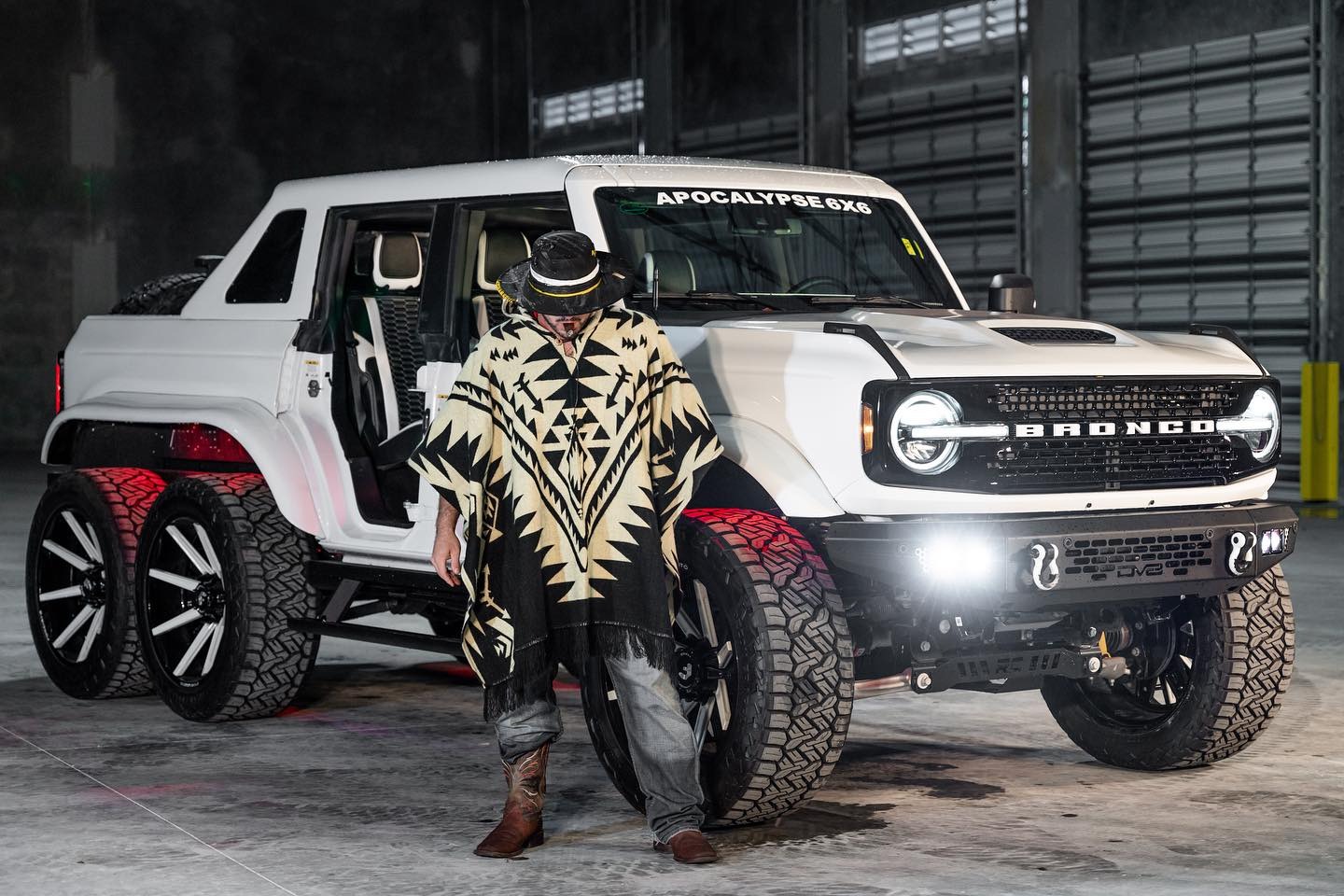 Este Ford Bronco 6x6 es el pickup todoterreno definitivo con 400 CV, un ...