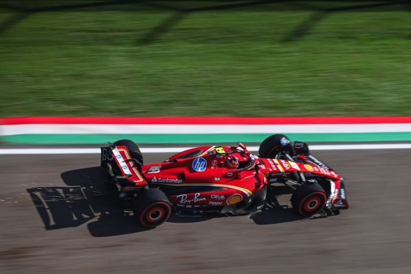 Carlos Sainz gana una posición y saldrá cuarto al GP de la Emilia-Romagna