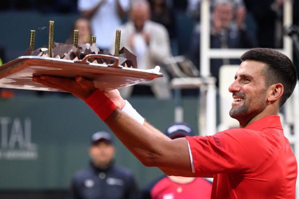 Djokovic se regala el pase a cuartos en Ginebra por su 37º cumpleaños – Diario Deportivo Más