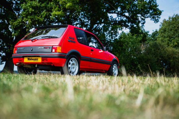 No te podrás olvidar de este Peugeot 205 GTI con casi 200 caballos