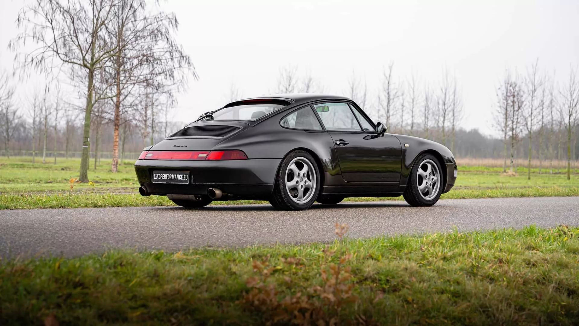 Si te sobran 50.000 euros y eres un iconoclasta, esta modificación llevará tu Porsche 993 a la estratosfera