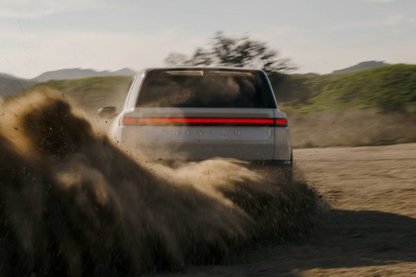 El precio de luchar contra Tesla: Lucid y Rivian sufren perdidas en el 1º cuatrimestre de 2024