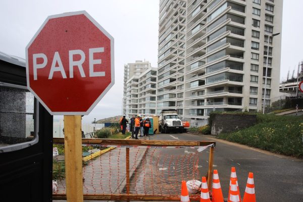 Nuevo socavón en Reñaca obliga a evacuar edificio