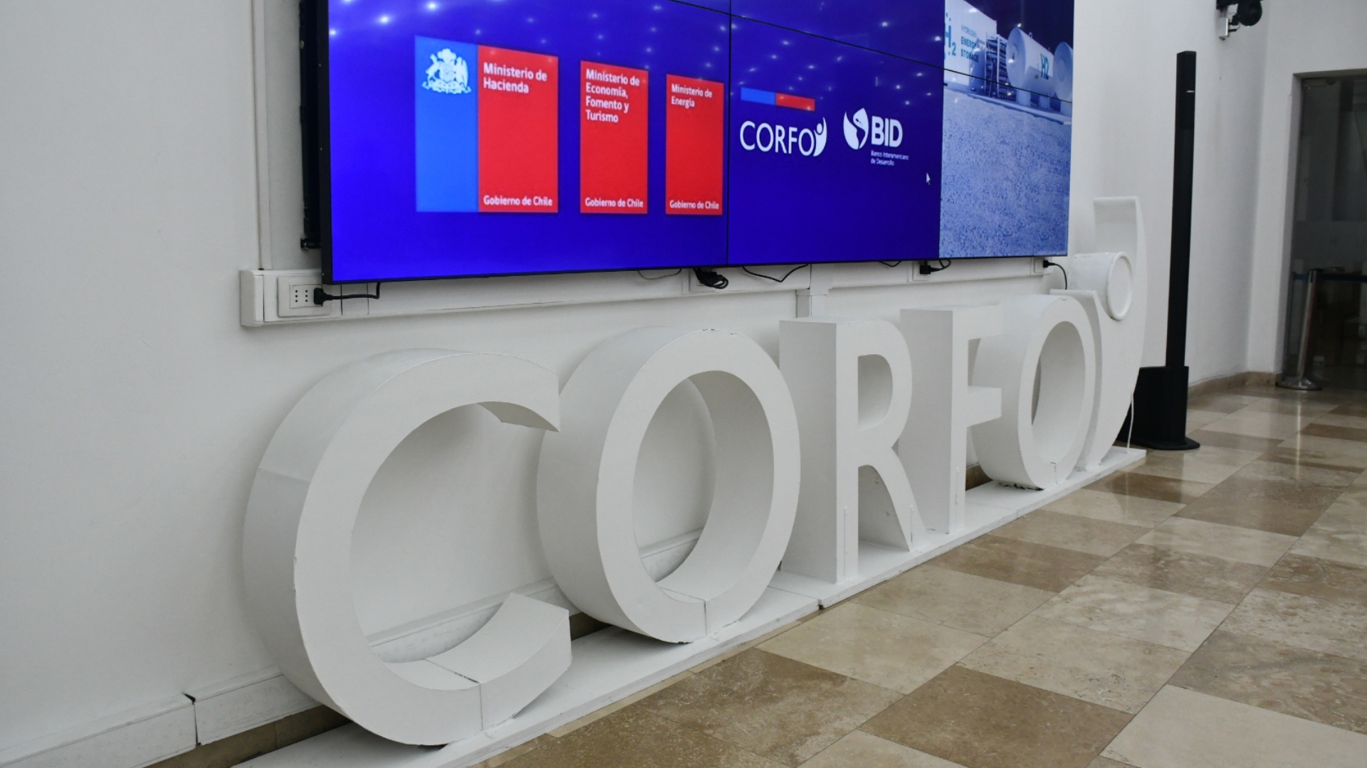 Todo lo que se sabe del robo de computadores en oficinas de Corfo en Santiago