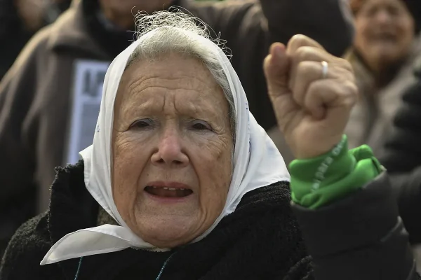 Muere a los 94 aos Nora de Cortias, cofundadora de las Madres de Plaza de Mayo