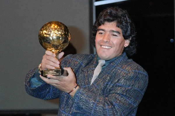 Un tribunal francs frena la subasta del Baln de Oro de Maradona por el Mundial de 1986