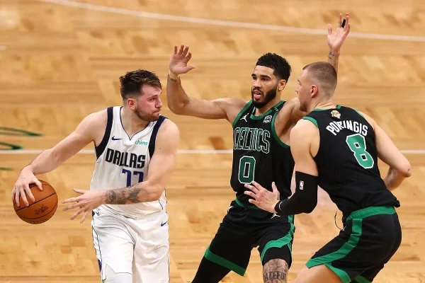 NBA: La soledad de un Doncic medio cojo condena a los Mavericks y los Celtics viajan a Dallas con un 2-0 | NBA 2023