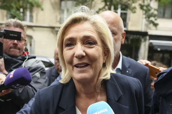 ¿Cómo ha llegado Le Pen tan alto en Francia? Conexión con la clase popular, inmigración descontrolada e inseguridad creciente