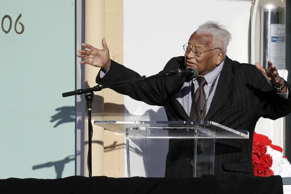 Muere el reverendo James Lawson Jr., lder de los derechos civiles que predicaba la protesta no violenta, a los 95 aos