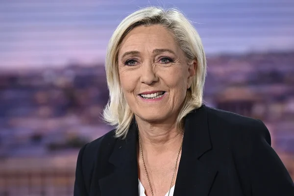 La izquierda francesa crea un frente contra Le Pen para las legislativas y la ultraderecha tiende la mano a los conservadores