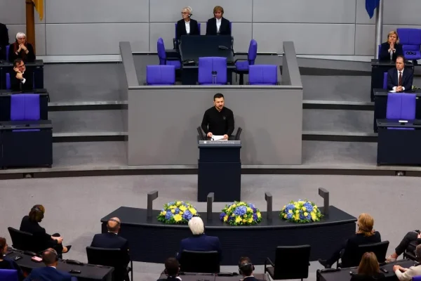 Los diputados de la ultraderechista AfD boicotean la intervencin del "mendigo" Zelenski en el Bundestag