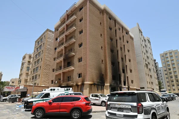 Al menos 41 muertos en el incendio de un edificio de viviendas de trabajadores en Kuwait
