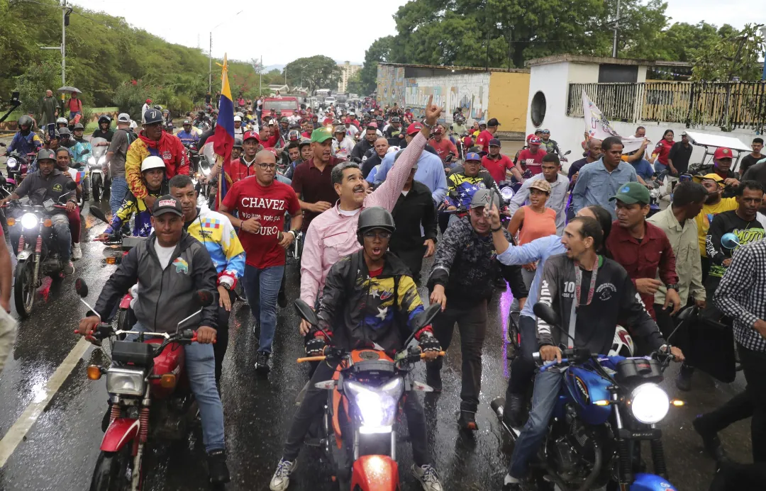 La campaa de Nicols Maduro, entre milagros, karaokes y 'fakes'