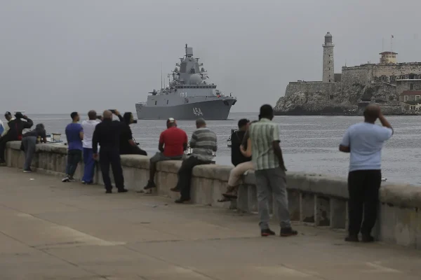 Estados Unidos y Rusia exhiben barcos y submarinos en aguas de Cuba