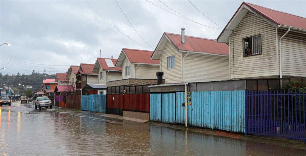 Un muerto, 3 heridos, más de 6 mil damnificados y 60 mil hogares sin luz es el saldo parcial de las intensas lluvias que afectan al país