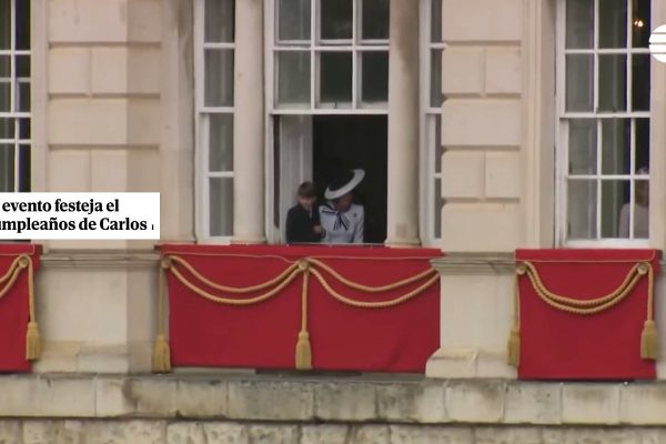 La princesa Kate reaparece de blanco en el desfile del rey