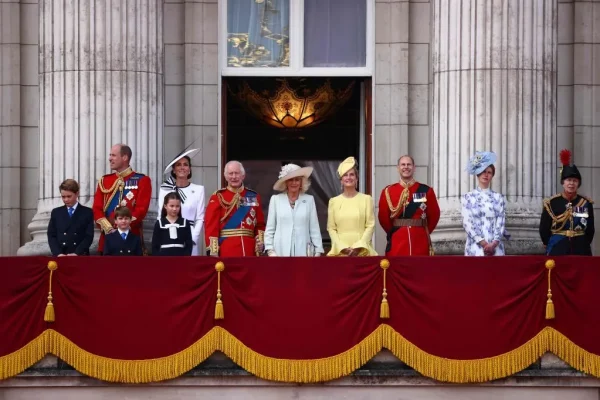 El balcn de Buckingham desde el que la familia real britnica hace la Historia