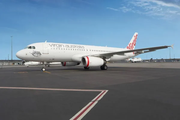 Un avin de Virgin Australia realiza un aterrizaje de emergencia en Nueva Zelanda despus de que uno de sus motores se incendiara
