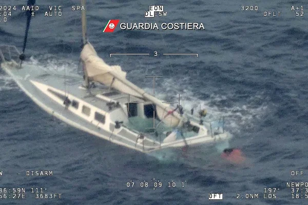 Al menos 26 nios entre los ms de 65 desaparecidos en un naufragio al sur de Italia