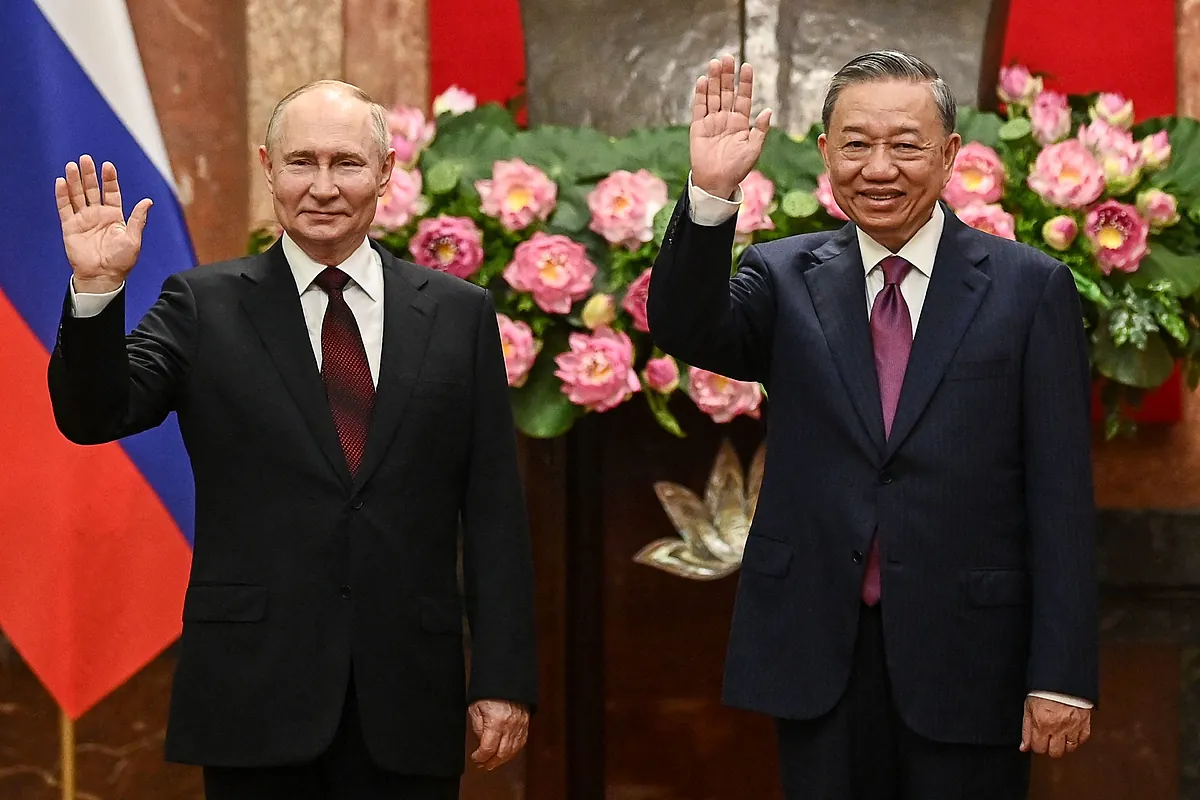 Putin visita Vietnam para buscar apoyo en una vieja alianza con un "neutral" actor geopoltico con el que todas las potencias quieren bailar