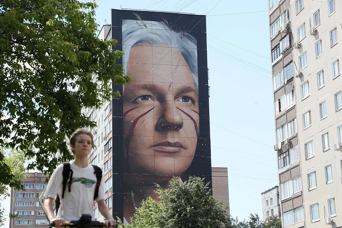 Julian Assange, de 'hacker' perseguido a smbolo de la libertad de prensa