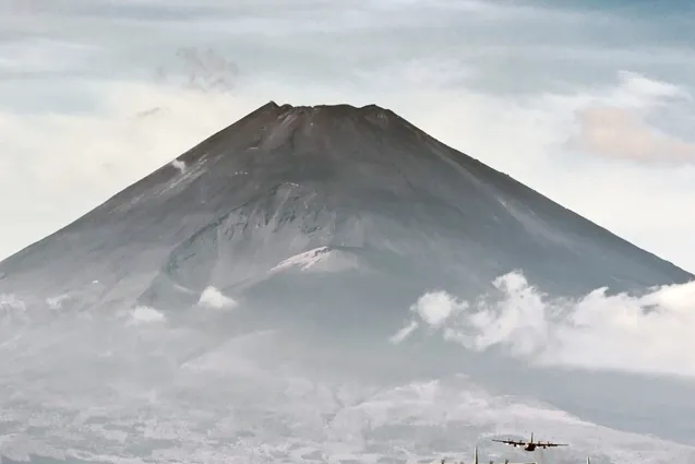 Hallan tres escaladores muertos por paro cardaco en la cumbre del monte Fuji