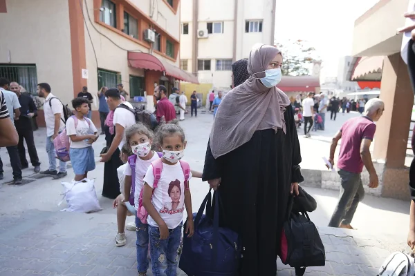 Al menos 20 nios con cncer cruzan desde Gaza a Egipto a travs del paso de Kerem Shalom