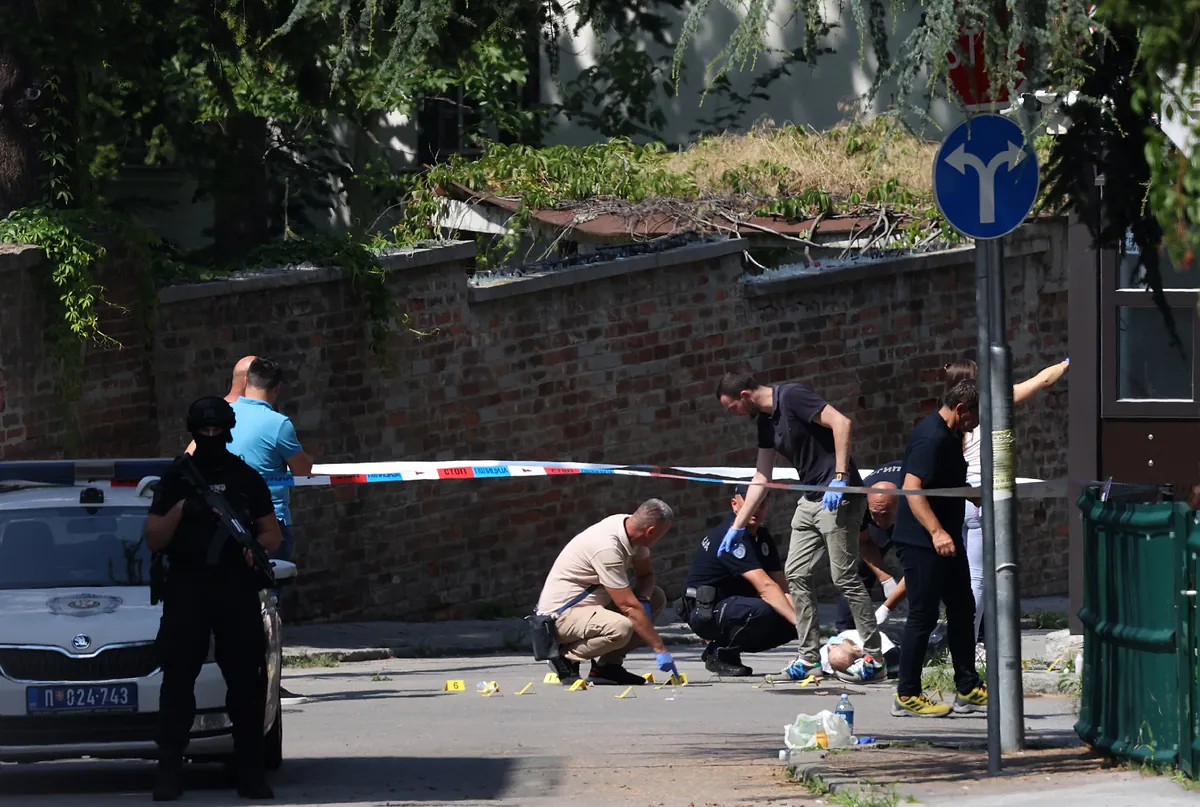 Un hombre es abatido ante la embajada de Israel en Belgrado tras atacar a un polica