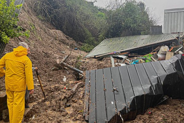 Cerro Zaror: la falla que obligó a evacuar a 36 familias por peligro de derrumb