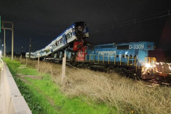 Choque frontal de trenes deja muertos y heridos en San Bernardo