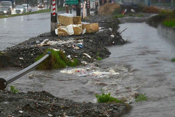 Maipú: aparecen nuevos refrigeradores en el canal Santa Marta