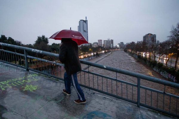 ¿A qué hora dejará de llover en Santiago?