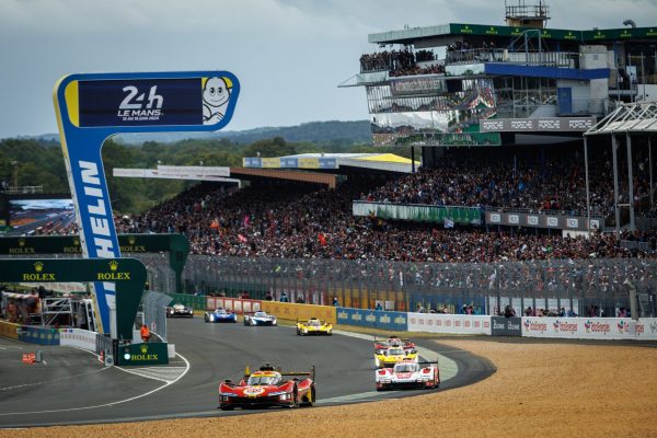 Las 24 Horas de Le Mans comienzan con tres horas espectaculares y la presencia de la lluvia