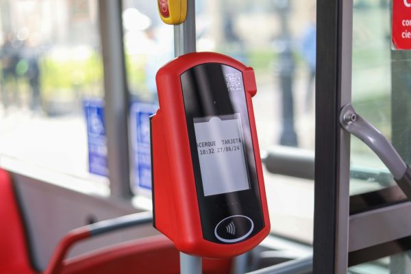 Buses Red tendrán validadores en puertas traseras para combatir la evasión