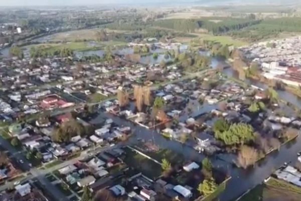 Desborde del río Cruces obligan a declarar Alerta Roja