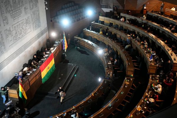 El Parlamento boliviano suspende a los magistrados de las altas cortes en una sesión declarada ilegal por el Constitucional