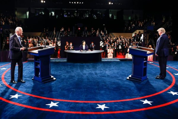 Trump y Biden, ante el difícil reto de atraer a los moderados en un debate sin concesiones | Elecciones USA