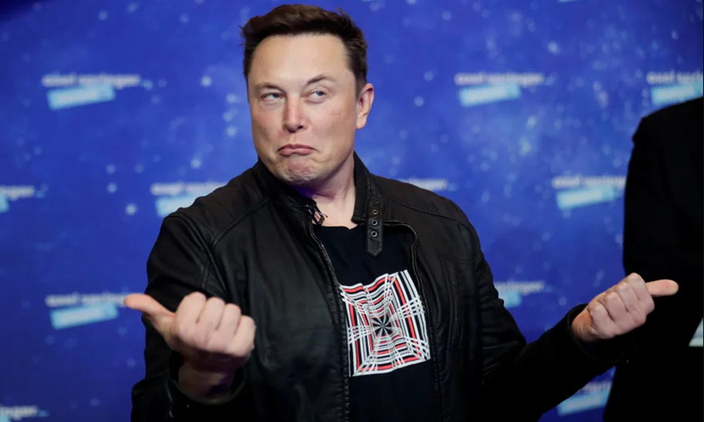 Elon Musk amenaza con prohibir los dispositivos de Apple