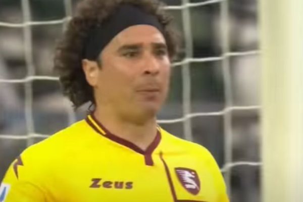 Guillermo Ochoa, mejor arquero de la Serie A en la jornada 9