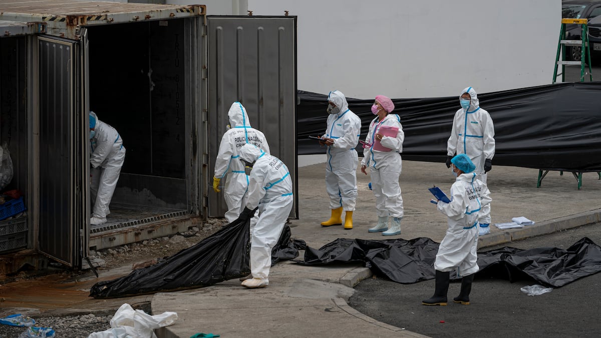 La morgue de Guayaquil se colapsa con más de 200 cadáveres putrefactos de personas asesinadas