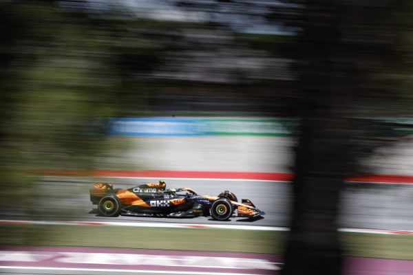 Lando Norris lidera unos tranquilos primeros entrenamientos libres del Gran Premio de España