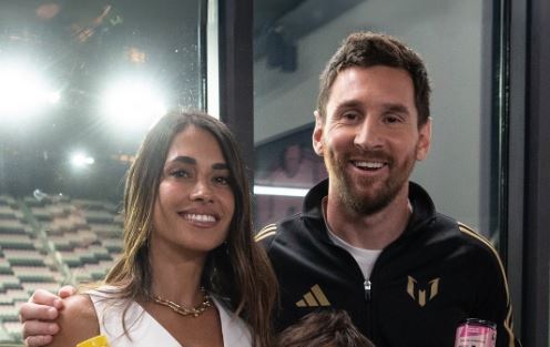 Messi presenta nueva bebida, pero lo critican por el parecido a una ya existente