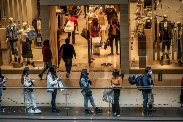 Ventas del comercio en RM crecen 15% en mayo, la mayor alza en dos años