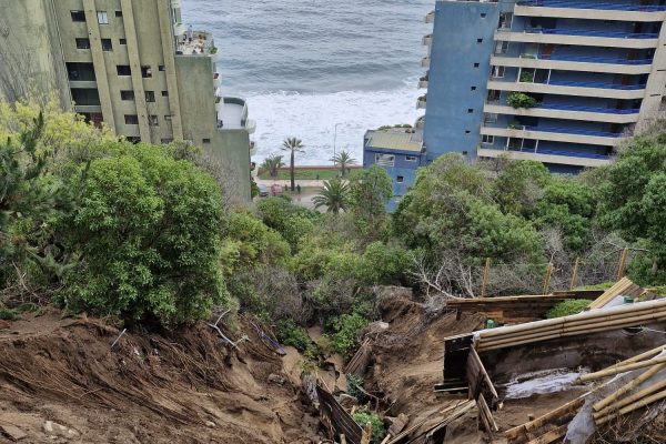 Serviu Valparaíso investiga una posible sobrecarga del colector que colapsó tras las lluvias de este fin de semana en Reñaca