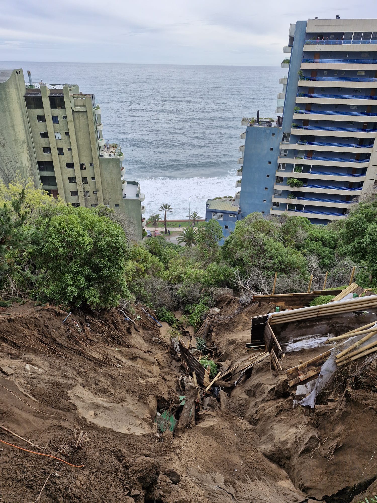 Serviu Valparaíso investiga una posible sobrecarga del colector que colapsó tras las lluvias de este fin de semana en Reñaca