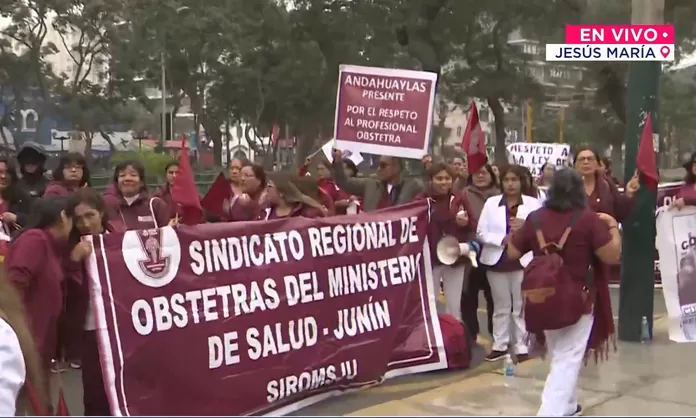 Obstetras protestan contra nuevas normativas del Ministerio de Salud