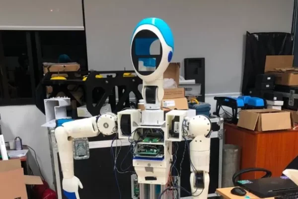 Robot humanoide integra inteligencia artificial para apoyo en terapia psicológica